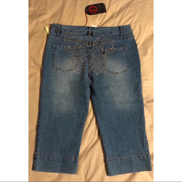 🦋 Denim Butterfly Cropped Jeans - Picture 3 of 4